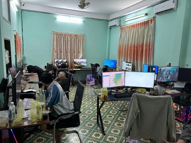 Phát hiện "công xưởng tội phạm" đánh cắp hơn 21.000 thẻ tín dụng quốc tế ở Đà Nẵng
- Ảnh 1. Phát hiện "công xưởng tội phạm" đánh cắp hơn 21.000 thẻ tín dụng quốc tế ở Đà Nẵng
- Ảnh 1.
