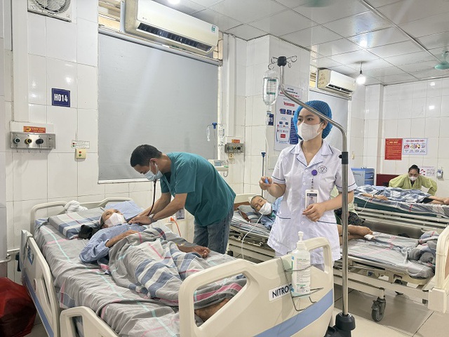 Hà Nội siết chặt phòng chống nắng nóng tại bệnh viện- Ảnh 1. Hà Nội siết chặt phòng chống nắng nóng tại bệnh viện- Ảnh 1.