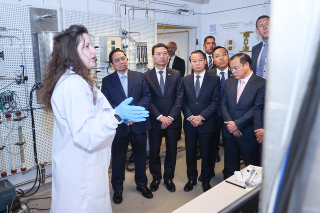 Thủ tướng thăm phòng thí nghiệm hạt nhân Thụy Điển, thúc đẩy hợp tác chiến lược- Ảnh 1. Thủ tướng thăm phòng thí nghiệm hạt nhân Thụy Điển, thúc đẩy hợp tác chiến lược- Ảnh 1.