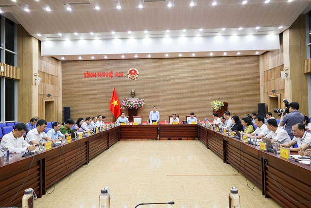 Lãnh đạo Nghệ An: Ứng dụng công nghệ thông tin trong giải quyết thủ tục hành chính tiếp tục là nhiệm vụ trọng tâm- Ảnh 3. Lãnh đạo Nghệ An: Ứng dụng công nghệ thông tin trong giải quyết thủ tục hành chính tiếp tục là nhiệm vụ trọng tâm- Ảnh 3.