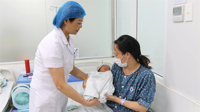 Hành trình nghẹt thở cứu thai nhi tím tái trong ca sinh hiếm gặp- Ảnh 2. Hành trình nghẹt thở cứu thai nhi tím tái trong ca sinh hiếm gặp- Ảnh 2.