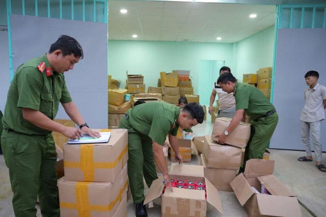 Tây Ninh: Triệt phá đường dây sản xuất, buôn bán mỹ phẩm giả- Ảnh 1. Tây Ninh: Triệt phá đường dây sản xuất, buôn bán mỹ phẩm giả- Ảnh 1.