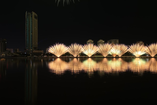 Ngắm hai phong cách pháo hoa đối lập của Canada và Trung Quốc tại DIFF 2025- Ảnh 16. Ngắm hai phong cách pháo hoa đối lập của Canada và Trung Quốc tại DIFF 2025- Ảnh 16.
