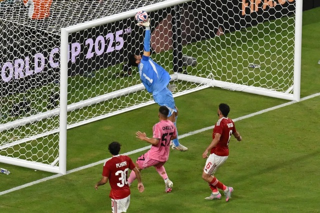 Mohamed El Shenawy cứu thua ngoạn mục. (Ảnh: AFP) Mohamed El Shenawy cứu thua ngoạn mục. (Ảnh: AFP)