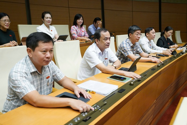 Quốc hội thông qua Hiến pháp sửa đổi, có hiệu lực từ 16/6/2025- Ảnh 2. Quốc hội thông qua Hiến pháp sửa đổi, có hiệu lực từ 16/6/2025- Ảnh 2.