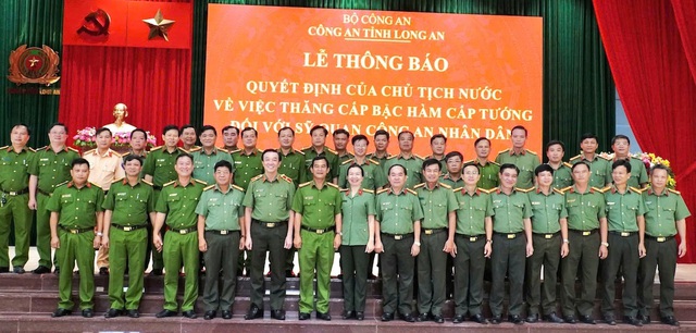 Giám đốc Công an tỉnh Long An được thăng cấp hàm Thiếu tướng- Ảnh 1. Giám đốc Công an tỉnh Long An được thăng cấp hàm Thiếu tướng- Ảnh 1.