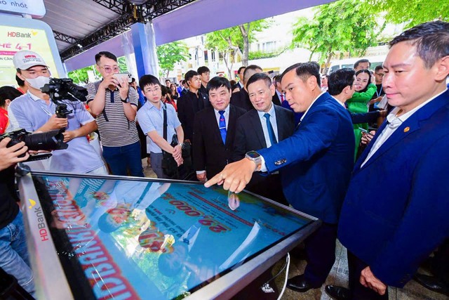 HDBank thúc đẩy tài chính trọn đời bằng hệ sinh thái tài chính số toàn diện- Ảnh 1. HDBank thúc đẩy tài chính trọn đời bằng hệ sinh thái tài chính số toàn diện- Ảnh 1.