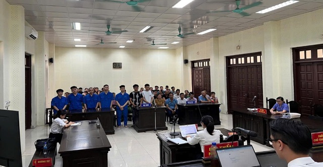 Xét xử nhóm thanh thiếu niên "ngông cuồng" cướp xe máy của người đi đường- Ảnh 1. Xét xử nhóm thanh thiếu niên "ngông cuồng" cướp xe máy của người đi đường- Ảnh 1.