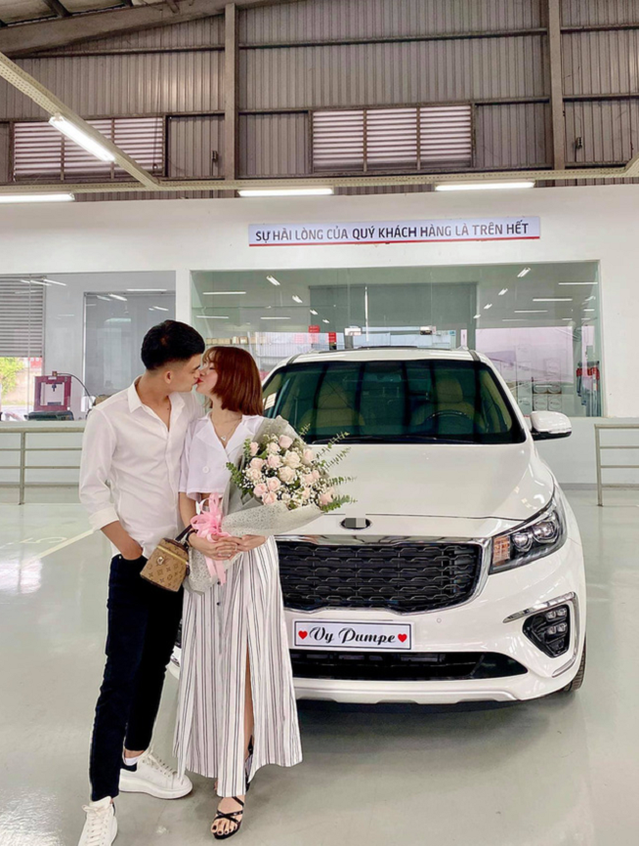 Nam diễn viên bán bún đậu mắm tôm, thuê biệt thự 50 tỷ đồng để ở, ngoài 30 tuổi sở hữu tài sản siêu khủng- Ảnh 7. Nam diễn viên bán bún đậu mắm tôm, thuê biệt thự 50 tỷ đồng để ở, ngoài 30 tuổi sở hữu tài sản siêu khủng- Ảnh 7.