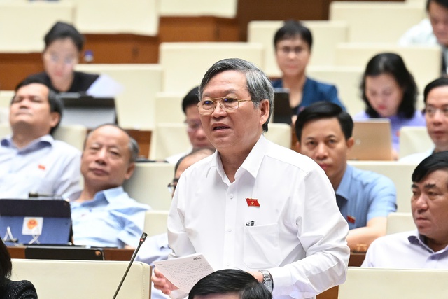 Hàng giả lan rộng, có cán bộ tiếp tay: Đại biểu nói cần cả "chống" lẫn "xây"- Ảnh 2. Hàng giả lan rộng, có cán bộ tiếp tay: Đại biểu nói cần cả "chống" lẫn "xây"- Ảnh 2.