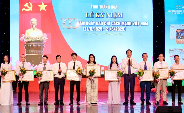 Thanh Hóa long trọng tổ chức Lễ kỷ niệm 100 năm ngày Báo chí Cách mạng Việt Nam- Ảnh 3. Thanh Hóa long trọng tổ chức Lễ kỷ niệm 100 năm ngày Báo chí Cách mạng Việt Nam- Ảnh 3.