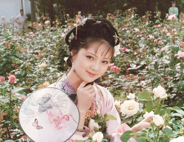 Cuộc sống tuổi 60 của mỹ nhân "Hồng Lâu Mộng", rời làng giải trí vẫn dính tai tiếng- Ảnh 4. Cuộc sống tuổi 60 của mỹ nhân "Hồng Lâu Mộng", rời làng giải trí vẫn dính tai tiếng- Ảnh 4.