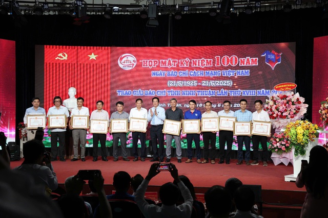 Tạp chí Đời sống và Pháp luật đạt 2 Giải Báo chí Nguyễn Văn Tiết- Ảnh 2. Tạp chí Đời sống và Pháp luật đạt 2 Giải Báo chí Nguyễn Văn Tiết- Ảnh 2.