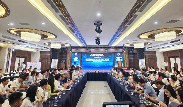 Báo chí Hà Tĩnh tiếp nối sứ mệnh trong kỷ nguyên mới- Ảnh 1. Báo chí Hà Tĩnh tiếp nối sứ mệnh trong kỷ nguyên mới- Ảnh 1.
