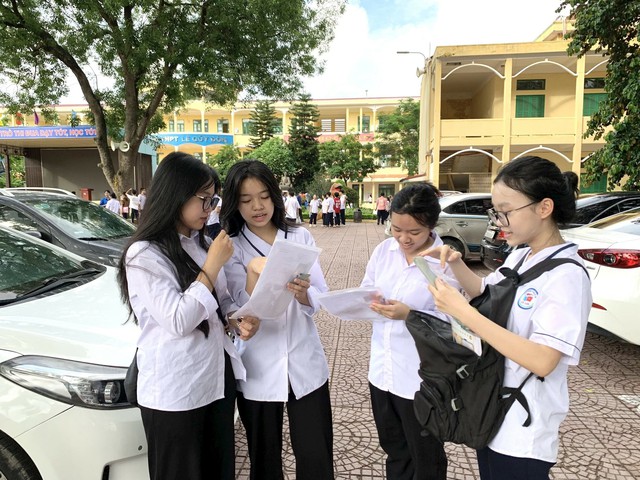 Nhà trường được cấp bằng THPT: Bước tiến trong quản trị giáo dục phổ thông- Ảnh 2.