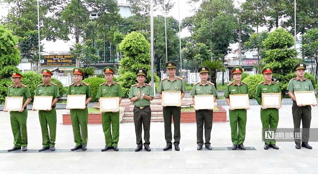 Bộ Công an khen thưởng tập thể cá nhân trong Chuyên án 0124M- Ảnh 1. Bộ Công an khen thưởng tập thể cá nhân trong Chuyên án 0124M- Ảnh 1.