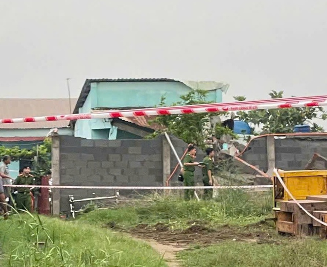 Long An: Điều tra vụ sập tường khiến 2 bà cháu tử vong- Ảnh 1.