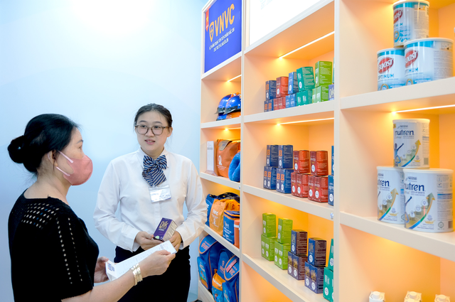 VNVC SHOP ra mắt gian hàng, người dân an tâm mua sản phẩm sức khỏe chính hãng- Ảnh 4. VNVC SHOP ra mắt gian hàng, người dân an tâm mua sản phẩm sức khỏe chính hãng- Ảnh 4.
