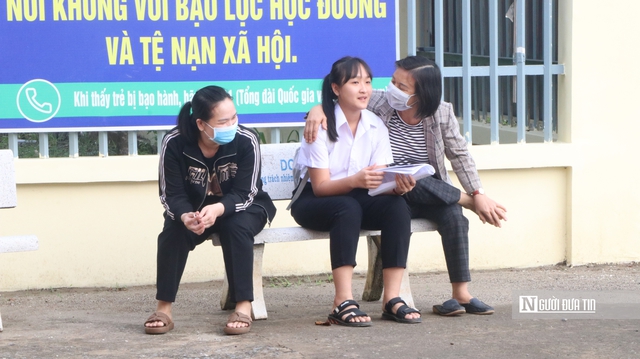 Kỳ thi lớp 10 ở Bình Phước: Thí sinh phấn khởi vì đề Ngữ văn "dễ thở"- Ảnh 7.