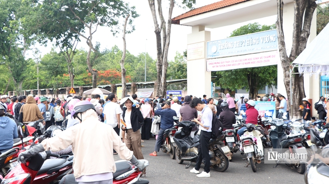Kỳ thi lớp 10 ở Bình Phước: Thí sinh phấn khởi vì đề Ngữ văn "dễ thở"- Ảnh 8.