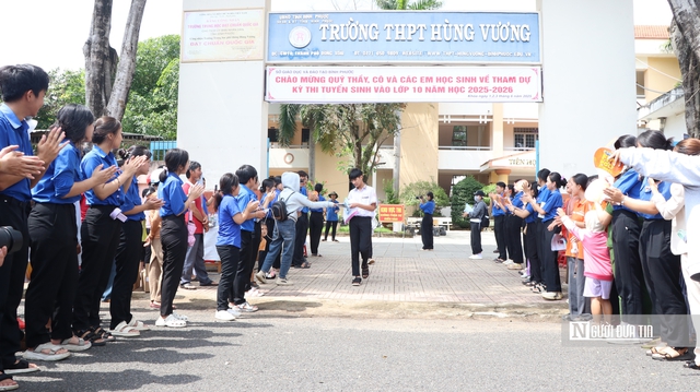 Kỳ thi lớp 10 ở Bình Phước: Thí sinh phấn khởi vì đề Ngữ văn "dễ thở"- Ảnh 1.