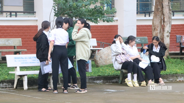 Kỳ thi lớp 10 ở Bình Phước: Thí sinh phấn khởi vì đề Ngữ văn "dễ thở"- Ảnh 6.