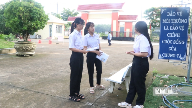 Kỳ thi lớp 10 ở Bình Phước: Thí sinh phấn khởi vì đề Ngữ văn "dễ thở"- Ảnh 4.