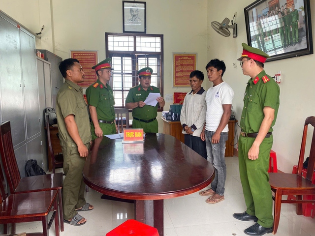 Bắt tạm giam 2 cha con hành hung họ hàng vì mâu thuẫn đất đai- Ảnh 1. Bắt tạm giam 2 cha con hành hung họ hàng vì mâu thuẫn đất đai- Ảnh 1.