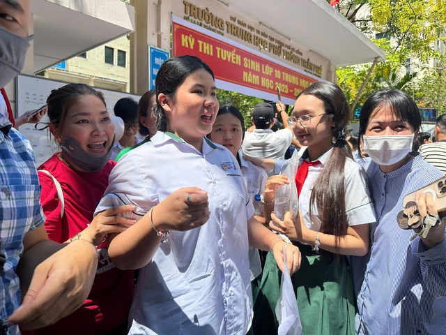 Kỳ thi vào lớp 10 tại Đà Nẵng: Áp lực và hy vọng- Ảnh 1. Kỳ thi vào lớp 10 tại Đà Nẵng: Áp lực và hy vọng- Ảnh 1.