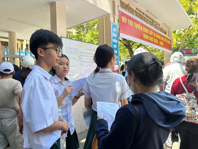 Kỳ thi vào lớp 10 tại Đà Nẵng: Áp lực và hy vọng- Ảnh 2. Kỳ thi vào lớp 10 tại Đà Nẵng: Áp lực và hy vọng- Ảnh 2.
