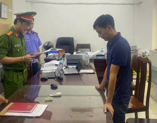 Bắt giam giám đốc sản xuất, buôn bán phân bón giả tại Hòa Bình- Ảnh 1. Bắt giam giám đốc sản xuất, buôn bán phân bón giả tại Hòa Bình- Ảnh 1.