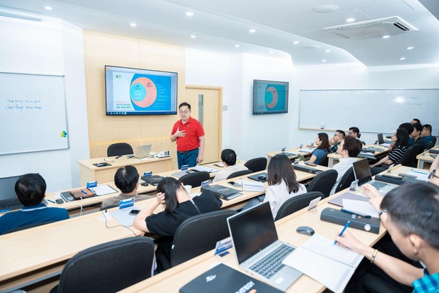 Khai giảng khóa học Chiến lược trí tuệ nhân tạo (AI) dành riêng cho các nhà quản trị doanh nghiệp độc quyền FPT- Ảnh 2. Khai giảng khóa học Chiến lược trí tuệ nhân tạo (AI) dành riêng cho các nhà quản trị doanh nghiệp độc quyền FPT- Ảnh 2.