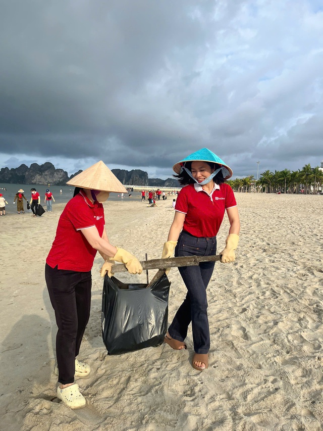 Cán bộ nhân viên SeABank chung tay làm sạch 11 bãi biển vì môi trường xanh- Ảnh 4.