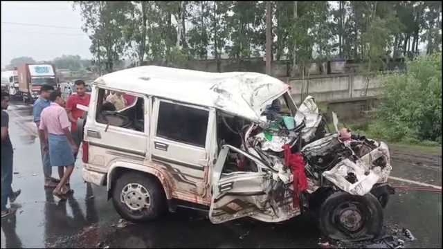 Ô tô tông trực diện xe tải trên cao tốc, 9 người đi đám cưới tử vong- Ảnh 1. Ô tô tông trực diện xe tải trên cao tốc, 9 người đi đám cưới tử vong- Ảnh 1.