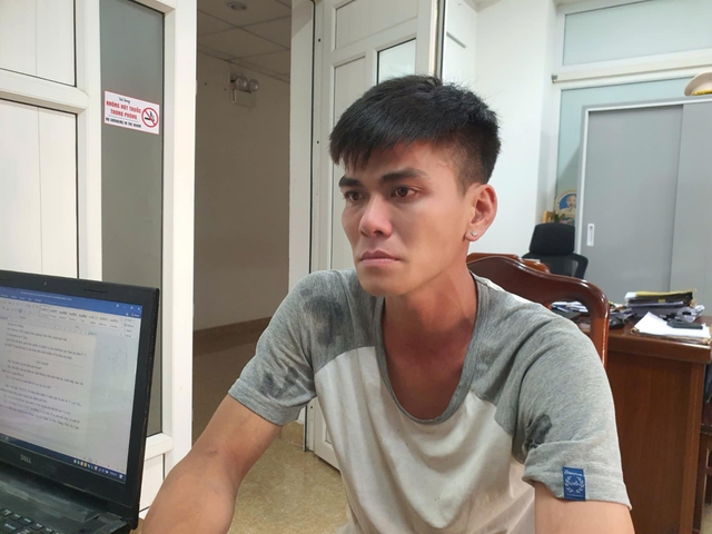 Bắt đối tượng cướp giật dây chuyền của người phụ nữ đi đường- Ảnh 1. Bắt đối tượng cướp giật dây chuyền của người phụ nữ đi đường- Ảnh 1.