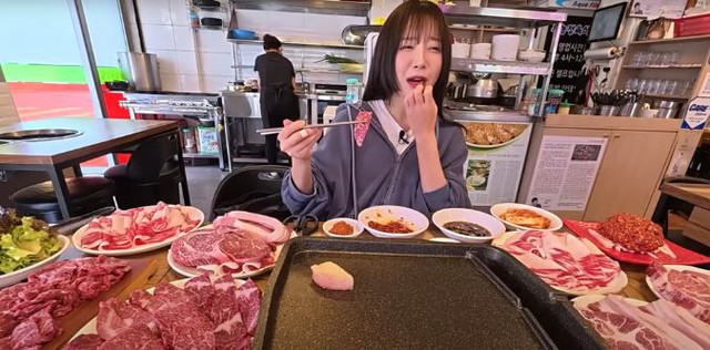Cô gái 28 tuổi gây choáng vì ăn hết 12kg hàu trong một bữa- Ảnh 3. Cô gái 28 tuổi gây choáng vì ăn hết 12kg hàu trong một bữa- Ảnh 3.