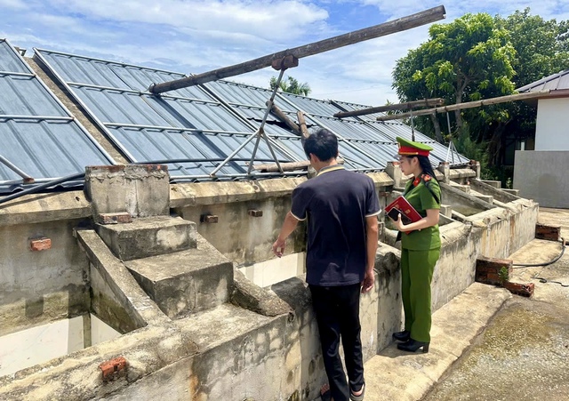 Hé lộ nguồn gốc nghìn chai nước mắm bị vứt bỏ ở bụi rậm ven đường- Ảnh 1. Hé lộ nguồn gốc nghìn chai nước mắm bị vứt bỏ ở bụi rậm ven đường- Ảnh 1.