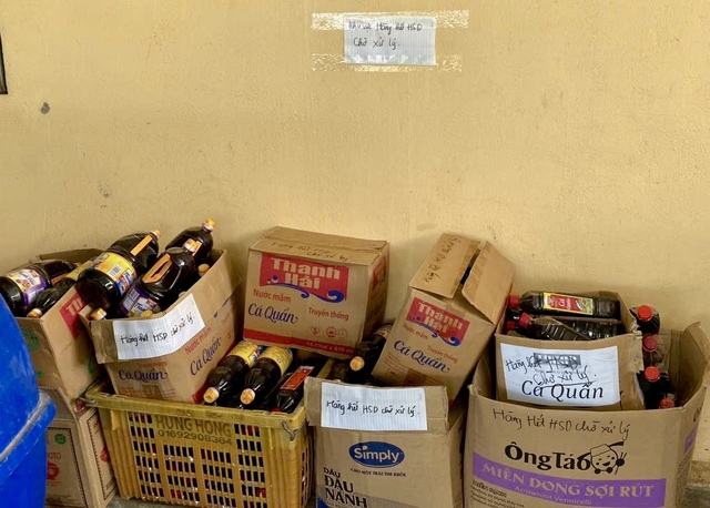Hé lộ nguồn gốc nghìn chai nước mắm bị vứt bỏ ở bụi rậm ven đường- Ảnh 2. Hé lộ nguồn gốc nghìn chai nước mắm bị vứt bỏ ở bụi rậm ven đường- Ảnh 2.