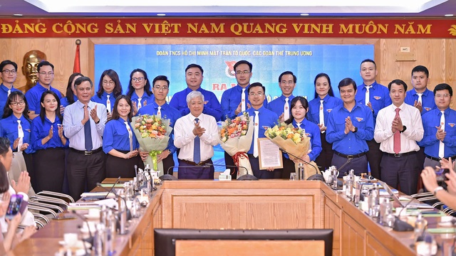 Công bố quyết định thành lập Đoàn TNCS Hồ Chí Minh Mặt trận Tổ quốc, các đoàn thể Trung ương- Ảnh 1. Công bố quyết định thành lập Đoàn TNCS Hồ Chí Minh Mặt trận Tổ quốc, các đoàn thể Trung ương- Ảnh 1.