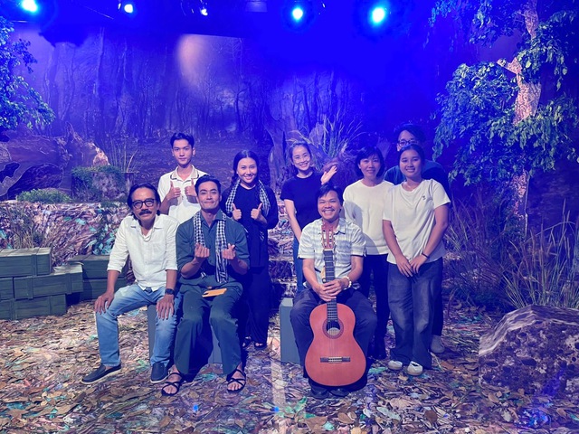 Đạo diễn Hoàng Duẩn: "Tôi yêu báo, thấu cảm với người làm báo"- Ảnh 3. Đạo diễn Hoàng Duẩn: "Tôi yêu báo, thấu cảm với người làm báo"- Ảnh 3.