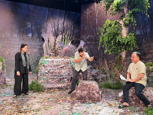 Đạo diễn Hoàng Duẩn: "Tôi yêu báo, thấu cảm với người làm báo"- Ảnh 1. Đạo diễn Hoàng Duẩn: "Tôi yêu báo, thấu cảm với người làm báo"- Ảnh 1.