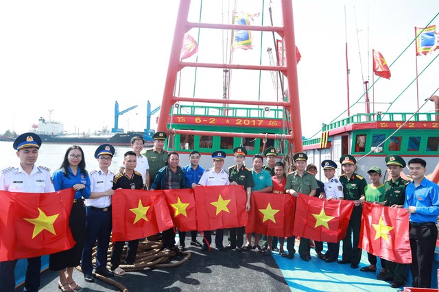 Lễ ra quân hưởng ứng ngày cao điểm Chiến dịch Hành quân xanh năm 2025- Ảnh 2. Lễ ra quân hưởng ứng ngày cao điểm Chiến dịch Hành quân xanh năm 2025- Ảnh 2.