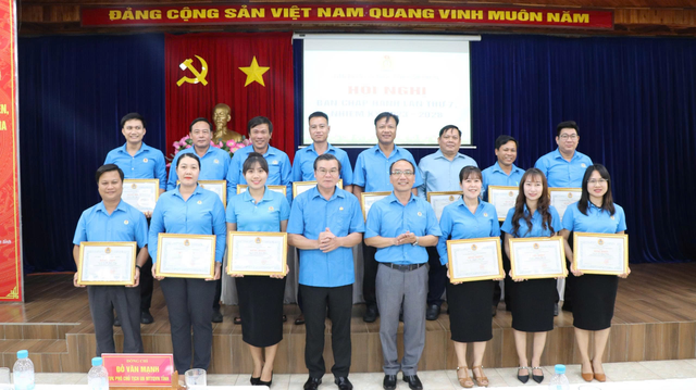 Liên đoàn Lao động tỉnh Bình Phước triển khai nhiệm vụ 6 tháng cuối năm- Ảnh 3. Liên đoàn Lao động tỉnh Bình Phước triển khai nhiệm vụ 6 tháng cuối năm- Ảnh 3.