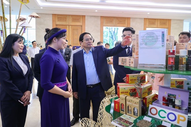Phó Chủ tịch Quốc hội: Niềm tin và sự chủ động của người dân là nguồn lực mạnh mẽ nhất- Ảnh 4. Phó Chủ tịch Quốc hội: Niềm tin và sự chủ động của người dân là nguồn lực mạnh mẽ nhất- Ảnh 4.