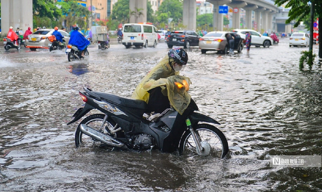 Miền Bắc còn mưa to sầm sập, đỉnh điểm nơi nào?- Ảnh 1. Miền Bắc còn mưa to sầm sập, đỉnh điểm nơi nào?- Ảnh 1.