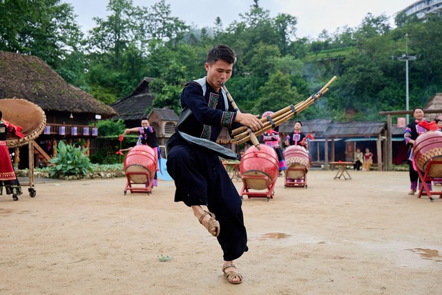 Fansipan ra mắt show diễn thể nghiệm ‘Đỉnh thiêng du ký’ tại 3 địa điểm, 3 độ cao của nóc nhà Đông Dương- Ảnh 4. Fansipan ra mắt show diễn thể nghiệm ‘Đỉnh thiêng du ký’ tại 3 địa điểm, 3 độ cao của nóc nhà Đông Dương- Ảnh 4.