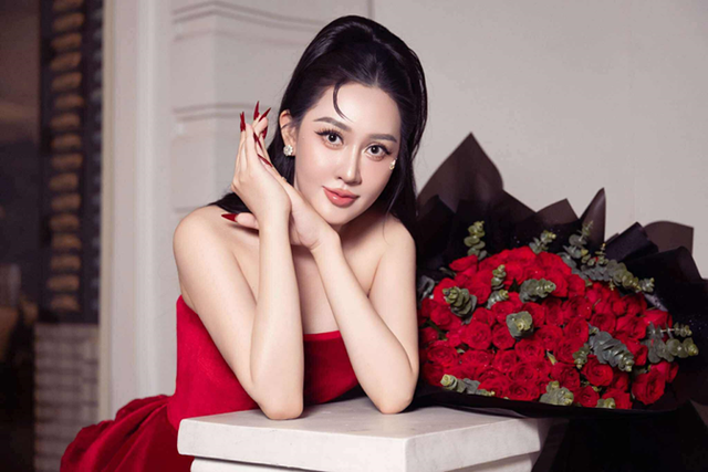 Hoa hậu Huỳnh Thúy Anh đẹp rạng rỡ, quyến rũ đón sinh nhật tuổi mới- Ảnh 4. Hoa hậu Huỳnh Thúy Anh đẹp rạng rỡ, quyến rũ đón sinh nhật tuổi mới- Ảnh 4.