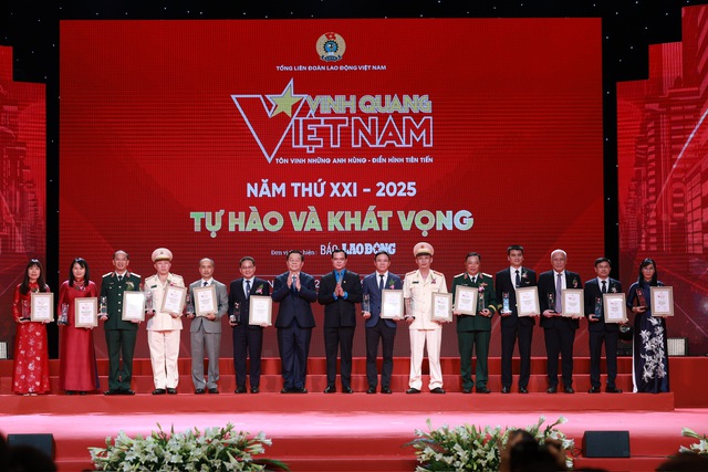 Vietnam Airlines được vinh danh tại Vinh quang Việt Nam 2025- Ảnh 2. Vietnam Airlines được vinh danh tại Vinh quang Việt Nam 2025- Ảnh 2.