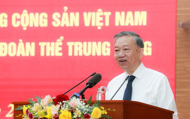 Tổng Bí thư: Mặt trận Tổ quốc phải thực sự đi đầu, là trung tâm quy tụ, dẫn dắt phong trào và lòng dân- Ảnh 1. Tổng Bí thư: Mặt trận Tổ quốc phải thực sự đi đầu, là trung tâm quy tụ, dẫn dắt phong trào và lòng dân- Ảnh 1.