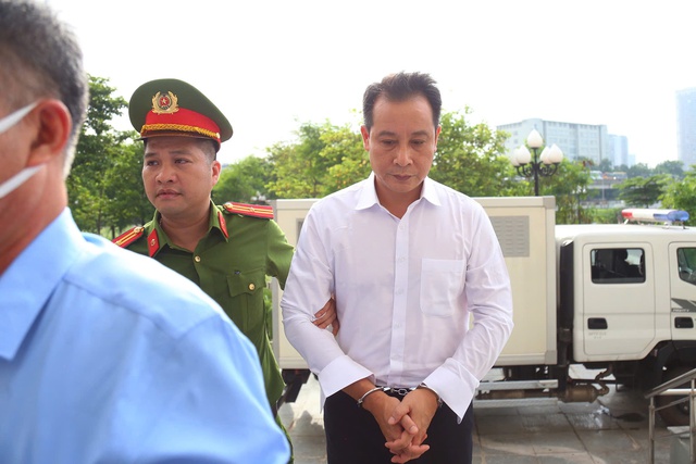 Vì tình nghĩa anh em 20 năm, Chủ tịch Phúc Sơn cho cựu Phó Bí thư Vĩnh Phúc 500.000 USD và 5 tỷ đồng- Ảnh 1. Vì tình nghĩa anh em 20 năm, Chủ tịch Phúc Sơn cho cựu Phó Bí thư Vĩnh Phúc 500.000 USD và 5 tỷ đồng- Ảnh 1.